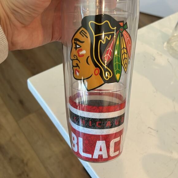 Chicago Blackhawks 24oz Tervis - Picture 2 of 6
